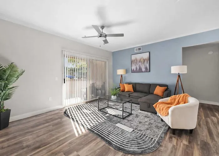 Apartment Luxury 2br Escape Ev Parking Pool Views & Pet-friendly *