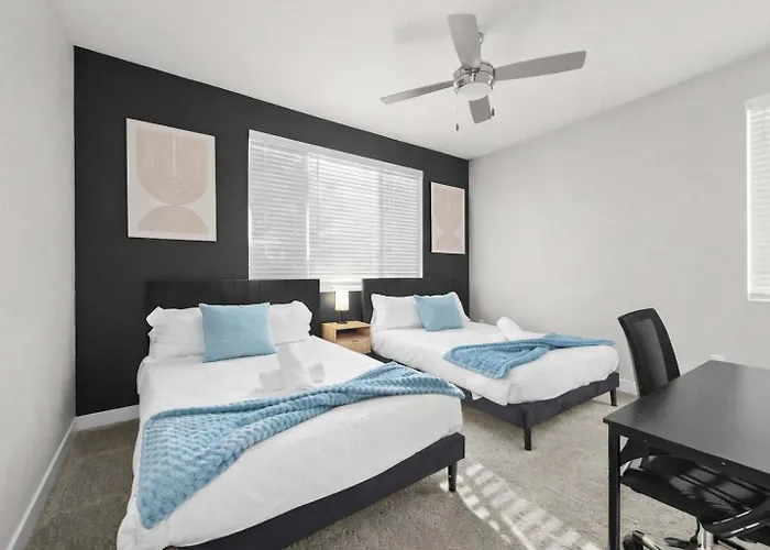Luxury 2br Escape Ev Parking Pool Views & Pet-friendly *
