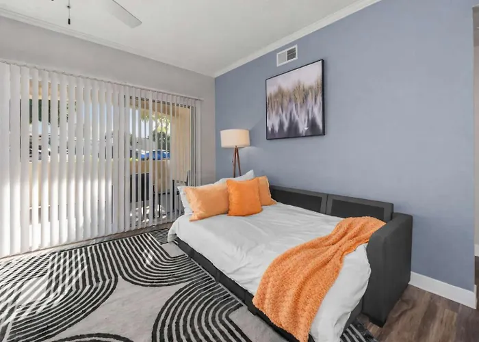 Luxury 2br Escape Ev Parking Pool Views & Pet-friendly * Scottsdale