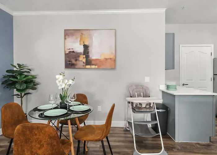 Apartment Luxury 2br Escape Ev Parking Pool Views & Pet-friendly *