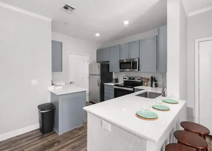 Luxury 2br Escape Ev Parking Pool Views & Pet-friendly Apartment Scottsdale