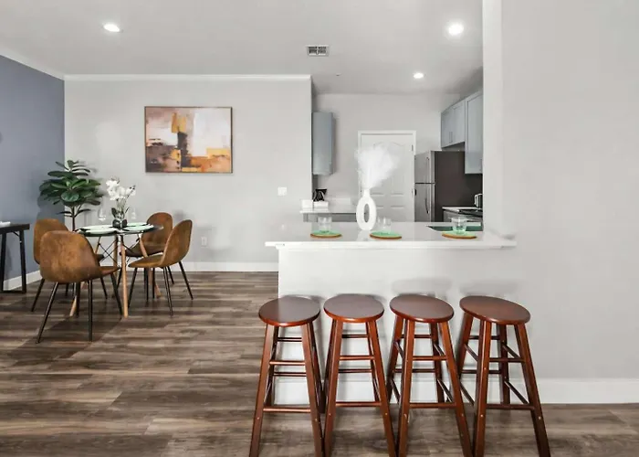 Apartment Luxury 2br Escape Ev Parking Pool Views & Pet-friendly