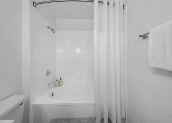 Luxury 2br Escape Ev Parking Pool Views & Pet-friendly * Scottsdale