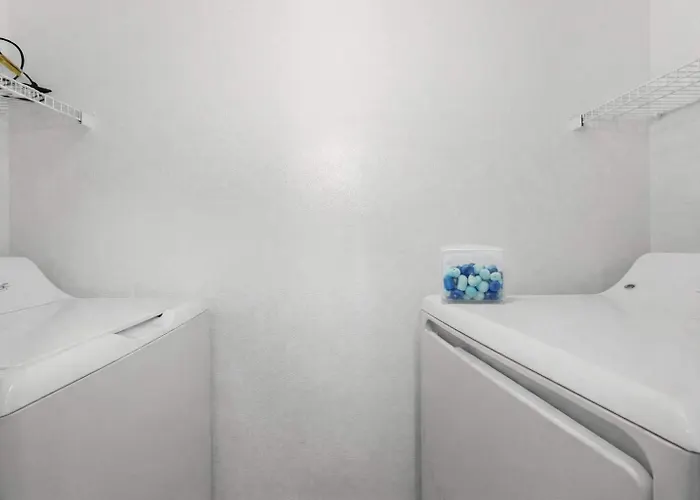 Apartment Luxury 2br Escape Ev Parking Pool Views & Pet-friendly